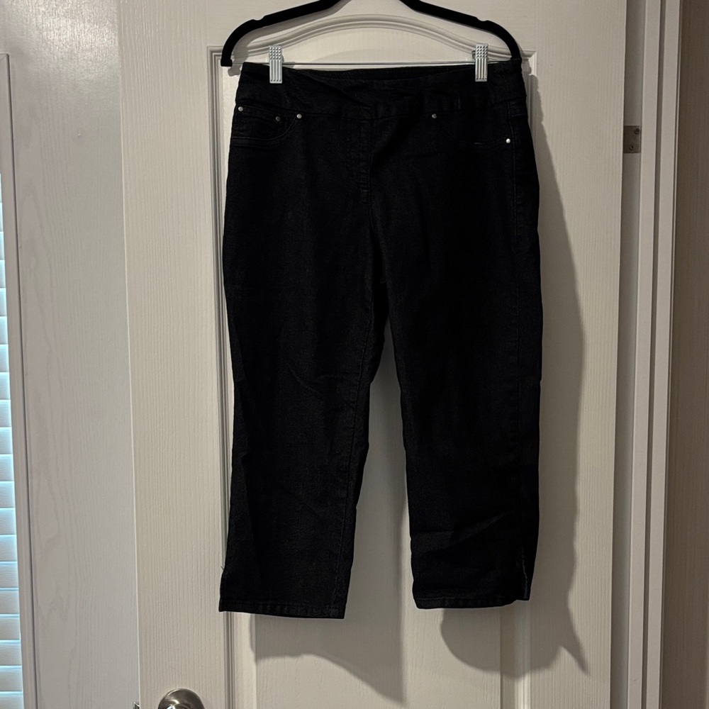 Black Capris